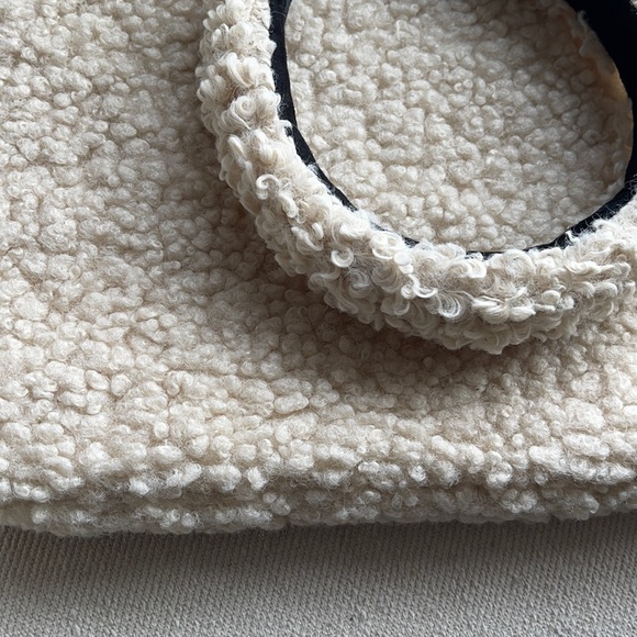 13" LAPTOP CASE AND HEADBAND FAUX SHEARLING - Picture 2 of 7